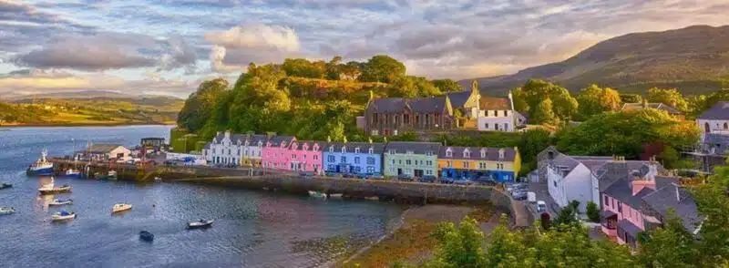 puerto-portree-isla-skye-escocia Porto del borgo marinaro di Portree sull'isola di Skye in Scozia