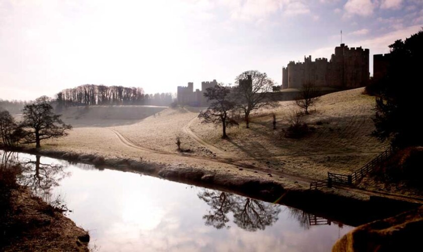 Castello di Alnwick con la nebbia
