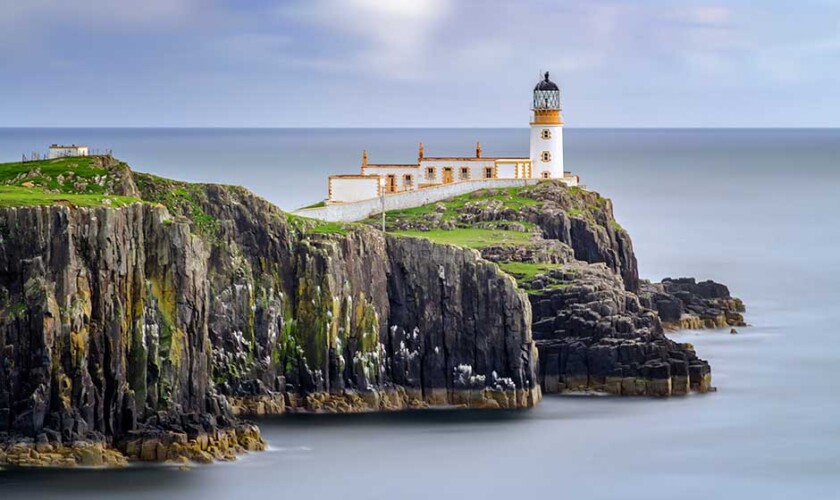 Faro e scogliere dell'Isola di Skye